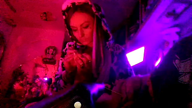 issyamazin online show from March 1, 6:35 am