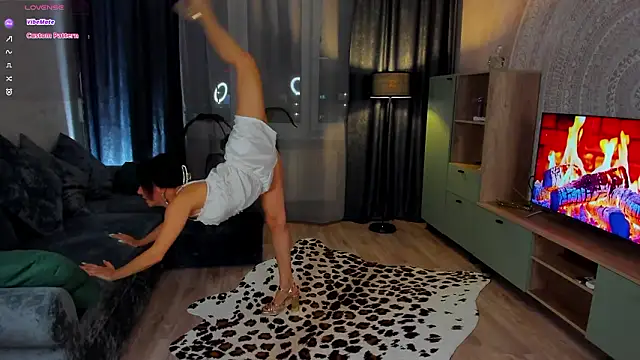 Shanita moon online show from March 31, 6:21 pm