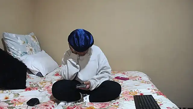 KinkyPxx online show from April 17, 1:47 pm