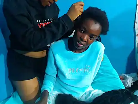 Snapshot of SexySlender_05 chatting on February 23, 10:43 pm SexySlender 05 online show from February 23, 10:43 pm