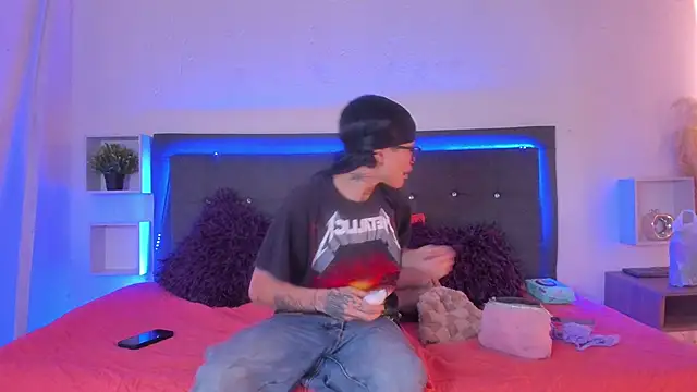 Ale cuzz online show from March 26, 3:43 pm