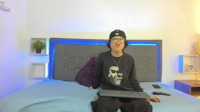 Ale cuzz online show from April 15, 1:59 pm