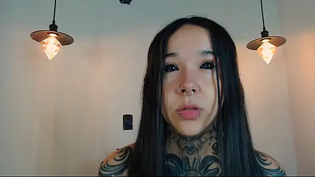 Snapshot of alien_eyes09 chatting on February 24, 2:12 am alien eyes09 online show from February 24, 2:12 am