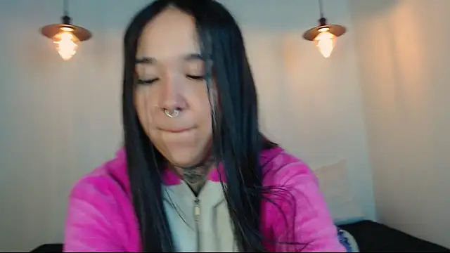 Snapshot of alien_eyes09 chatting on February 19, 2:30 am alien eyes09 online show from February 19, 2:30 am