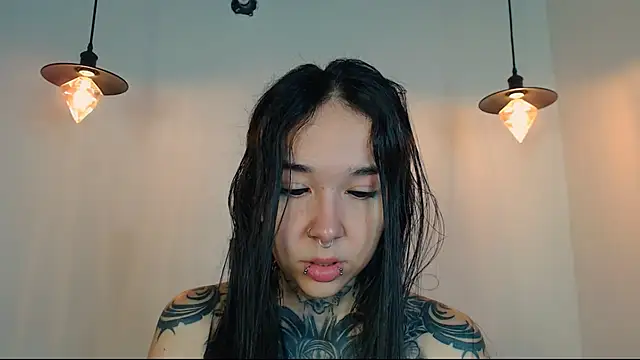 Snapshot of alien_eyes09 chatting on February 28, 2:11 am alien eyes09 online show from February 28, 2:11 am