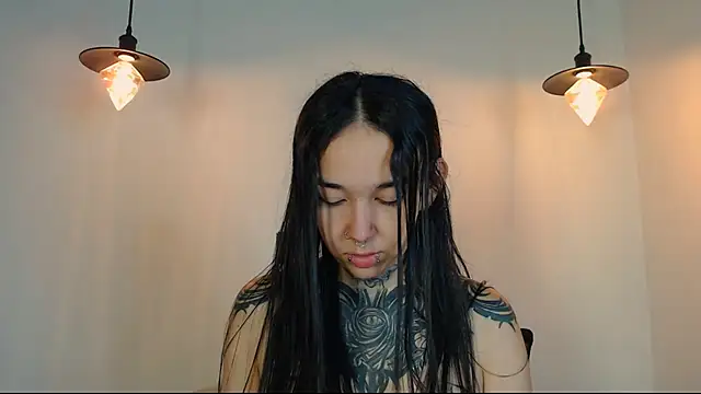 Snapshot of alien_eyes09 chatting on February 27, 2:23 am alien eyes09 online show from February 27, 2:23 am