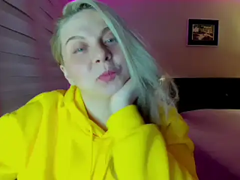 Snapshot of i_love_iva chatting on February 22, 6:49 am i love iva online show from February 22, 6:49 am