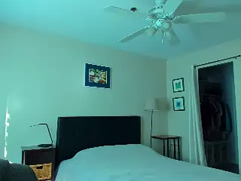 Snapshot of i_love_iva chatting on March 1, 11:05 pm i love iva online show from March 1, 11:05 pm