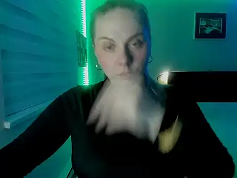 Snapshot of i_love_iva chatting on February 20, 9:55 am i love iva online show from February 20, 9:55 am