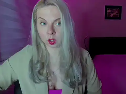 Snapshot of i_love_iva chatting on February 28, 1:00 pm i love iva online show from February 28, 1:00 pm