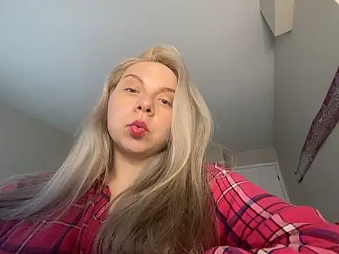 Snapshot of i_love_iva chatting on February 15, 9:36 pm i love iva online show from February 15, 9:36 pm