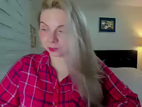 Snapshot of i_love_iva chatting on February 23, 6:36 am i love iva online show from February 23, 6:36 am