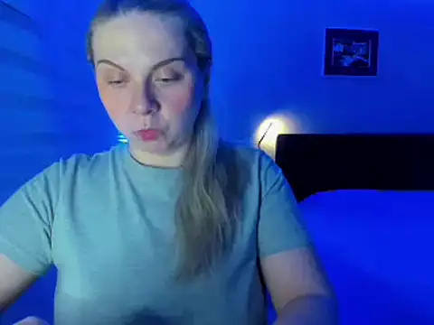 Snapshot of i_love_iva chatting on March 1, 10:59 am i love iva online show from March 1, 10:59 am