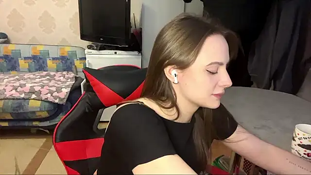 Snapshot of KelliLuepke chatting on February 15, 3:22 pm KelliLuepke online show from February 15, 3:22 pm