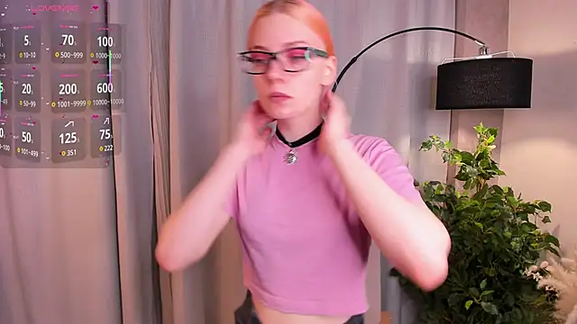 Snapshot of RonniHang chatting on February 21, 1:07 am RonniHang online show from February 21, 1:07 am