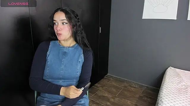 love kriss online show from April 4, 4:35 pm