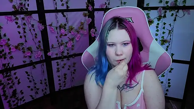 Snapshot of kitsune_little chatting on June 10, 11:06 pm kitsune little online show from June 10, 11:06 pm