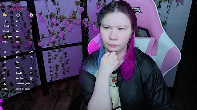Snapshot of kitsune_little chatting on June 16, 12:10 am kitsune little online show from June 16, 12:10 am