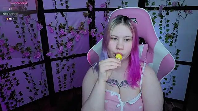 Snapshot of kitsune_little chatting on June 9, 7:26 pm kitsune little online show from June 9, 7:26 pm