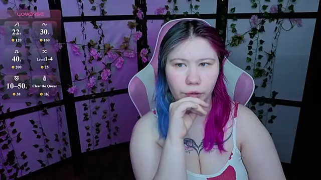 Snapshot of kitsune_little chatting on June 14, 11:39 pm kitsune little online show from June 14, 11:39 pm
