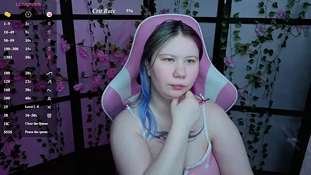 Snapshot of kitsune_little chatting on June 18, 11:32 pm kitsune little online show from June 18, 11:32 pm