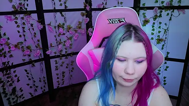 Snapshot of kitsune_little chatting on June 11, 12:32 am kitsune little online show from June 11, 12:32 am