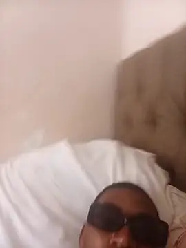 Snapshot of Leroyhotess chatting on February 14, 10:15 am Leroyhotess online show from February 14, 10:15 am