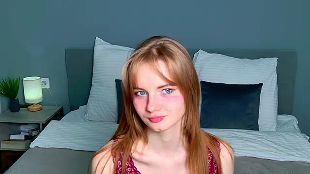 ElfieWhite online show from May 10, 7:16 pm