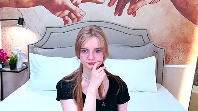 ElfieWhite online show from March 20, 3:13 pm