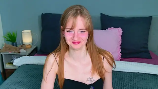 ElfieWhite online show from May 4, 4:21 pm