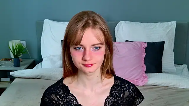 ElfieWhite online show from May 11, 4:59 pm