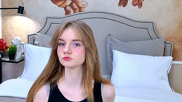 ElfieWhite online show from March 12, 6:34 pm