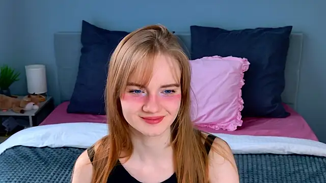 ElfieWhite online show from May 6, 4:33 pm