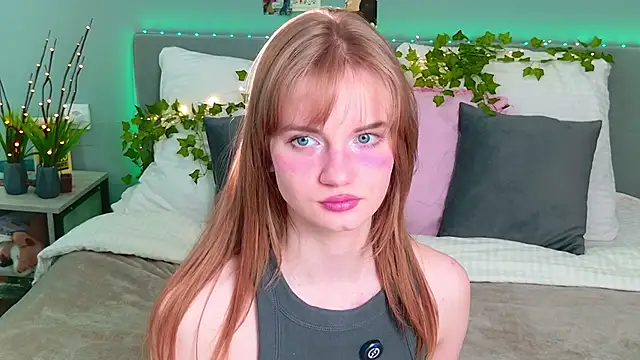 ElfieWhite online show from June 19, 4:57 pm