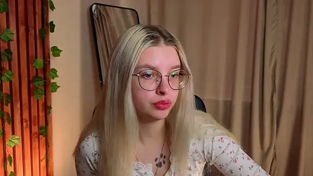 TiffanyPeachi online show from April 14, 10:31 am