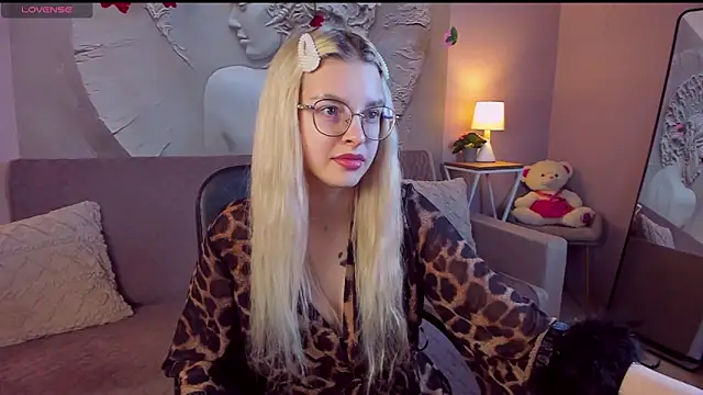 TiffanyPeachi online show from March 25, 1:21 pm