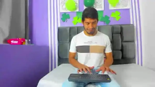 MAGGYE MAX online show from March 20, 1:23 pm