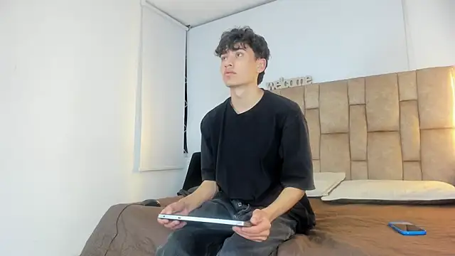 Snapshot of Noir_Sebas chatting on March 1, 3:17 am Noir Sebas online show from March 1, 3:17 am