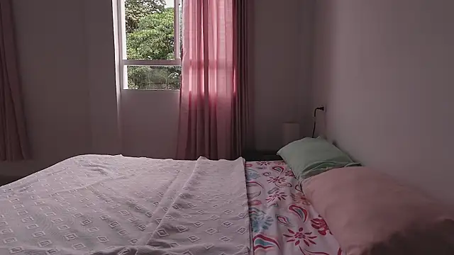 romy room online show from April 8, 10:11 pm