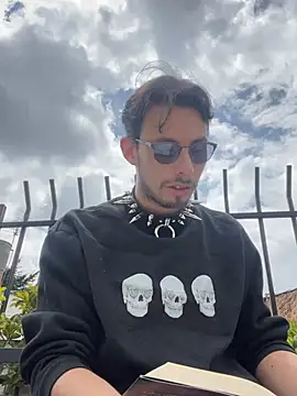 Thom sam  online show from February 14, 3:56 pm