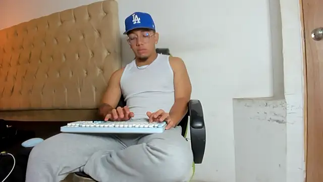 Snapshot of MaxSeduce23 chatting on February 24, 1:23 pm MaxSeduce23 online show from February 24, 1:23 pm