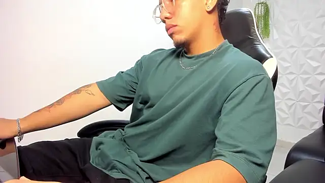 Snapshot of MaxSeduce23 chatting on February 19, 1:08 pm MaxSeduce23 online show from February 19, 1:08 pm