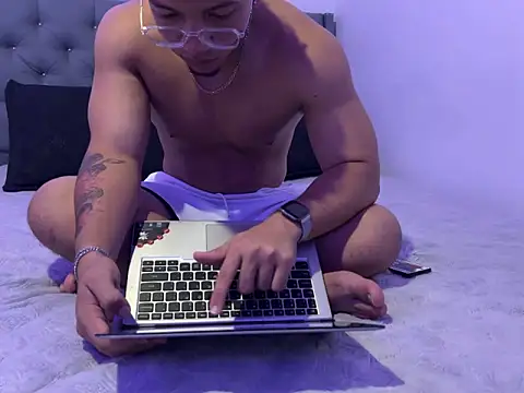 Snapshot of MaxSeduce23 chatting on March 2, 3:08 pm MaxSeduce23 online show from March 2, 3:08 pm