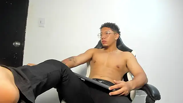 Snapshot of MaxSeduce23 chatting on February 22, 1:13 pm MaxSeduce23 online show from February 22, 1:13 pm