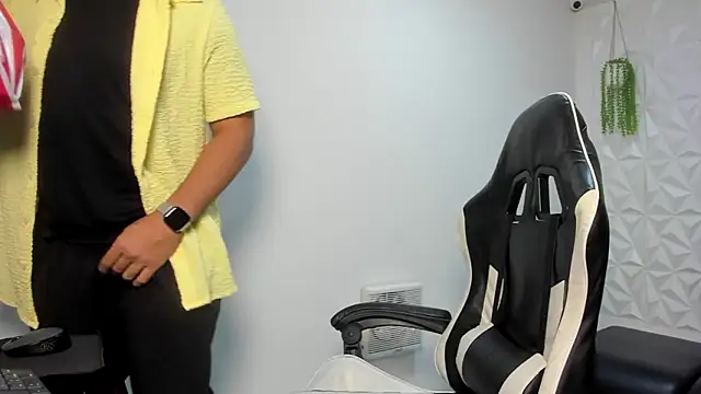 Snapshot of MaxSeduce23 chatting on February 16, 1:21 pm MaxSeduce23 online show from February 16, 1:21 pm