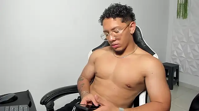 Snapshot of MaxSeduce23 chatting on February 13, 7:14 pm MaxSeduce23 online show from February 13, 7:14 pm