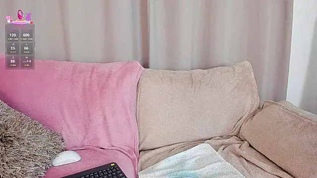 Snapshot of goddess__sexy chatting on June 19, 2:28 am goddess sexy online show from June 19, 2:28 am
