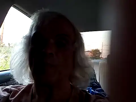 dustbunny64 online show from May 2, 2:17 am