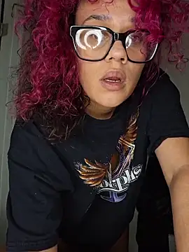 Snapshot of VelvetVixen_735 chatting on February 23, 12:01 am VelvetVixen 735 online show from February 23, 12:01 am