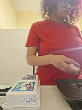 Snapshot of VelvetVixen_735 chatting on February 18, 11:28 am VelvetVixen 735 online show from February 18, 11:28 am